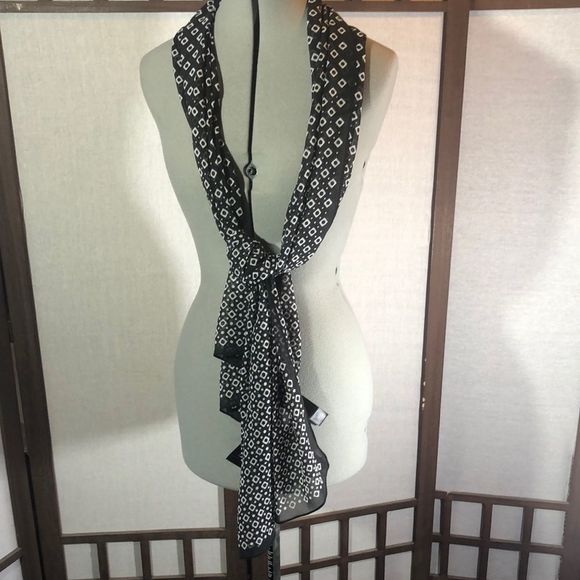 White House Black Market geometric pattern black and white scarf NWT - Picture 1 of 11